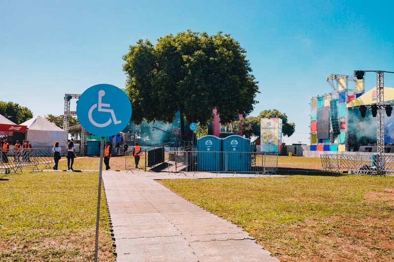 O evento acontece no dia 8 de junho em Ribeirão Preto/SP com a presença de intérprete de libras, equipamentos de audiodescrição, roda gigante adaptada e estruturas acessíveis em todos os setores (Divulgação)