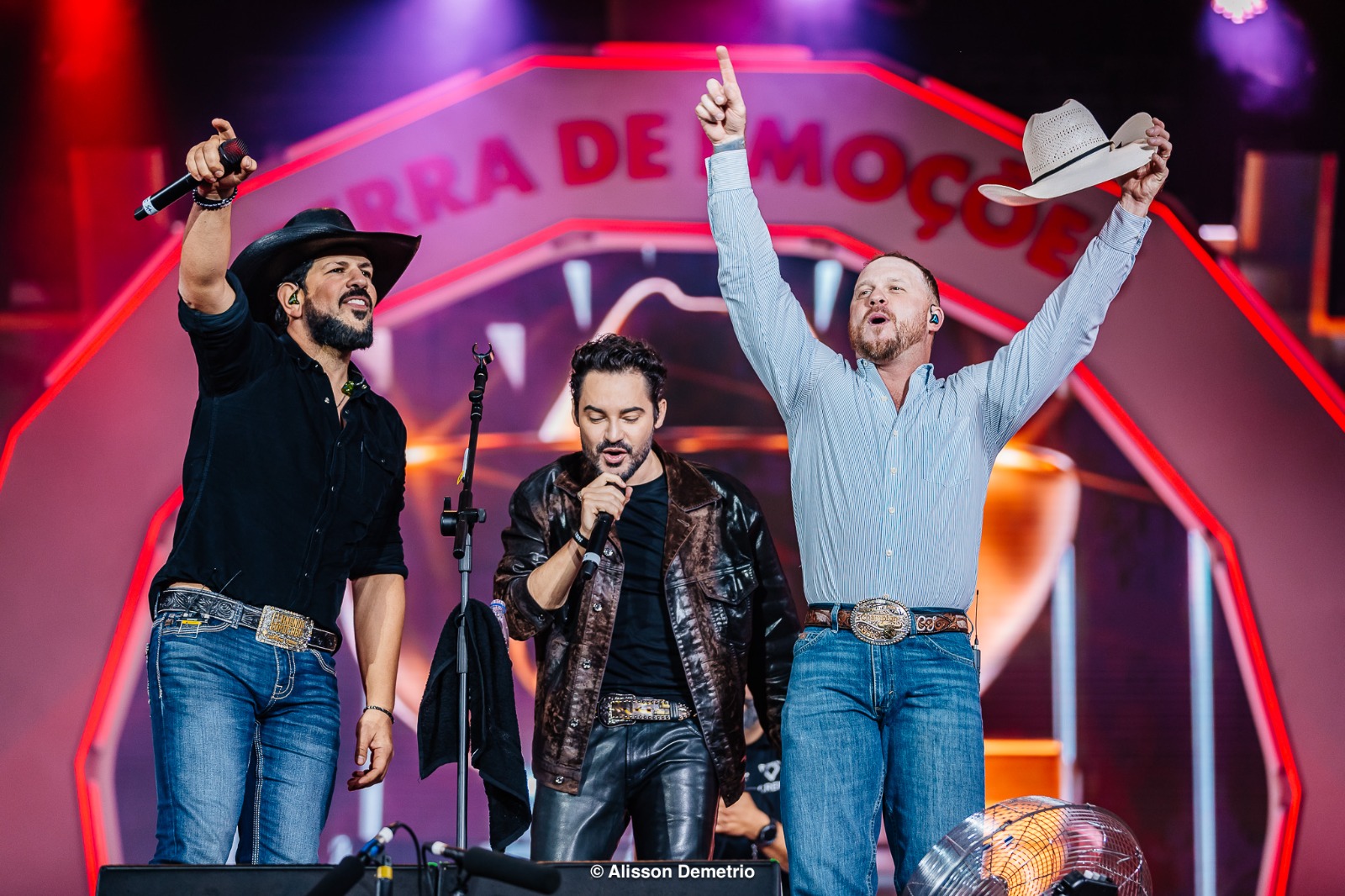 Imagem JPG, Cody Johnson faz show arrebatador na arena da Festa do Peão de Barretos