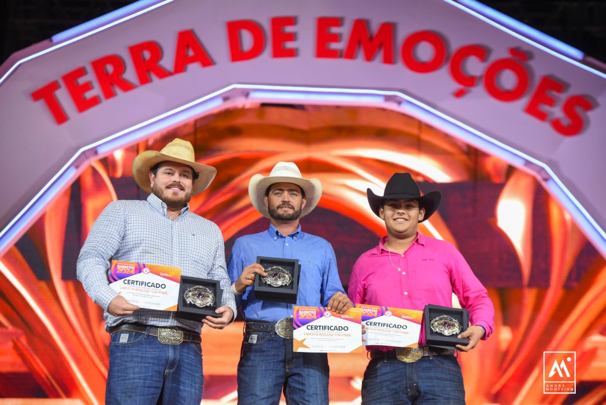 Na somatória 6, o título do Team Penning do Barretos Internacional Rodeo ficou com o trio formado por Felipe Anannias Toledo Silva (Passos/MG), Carlos Alexandre Augustinho (Olímpia/SP) e João Vitor Junqueira Gomes da Silva (Olímpia/SP) (André Monteiro)