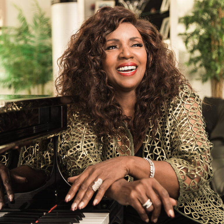 Imagem JPG, Gloria Gaynor, a poderosa voz de I Will Survive, retorna ao Brasil após 12 anos com um show emocionante no Espaço Unimed