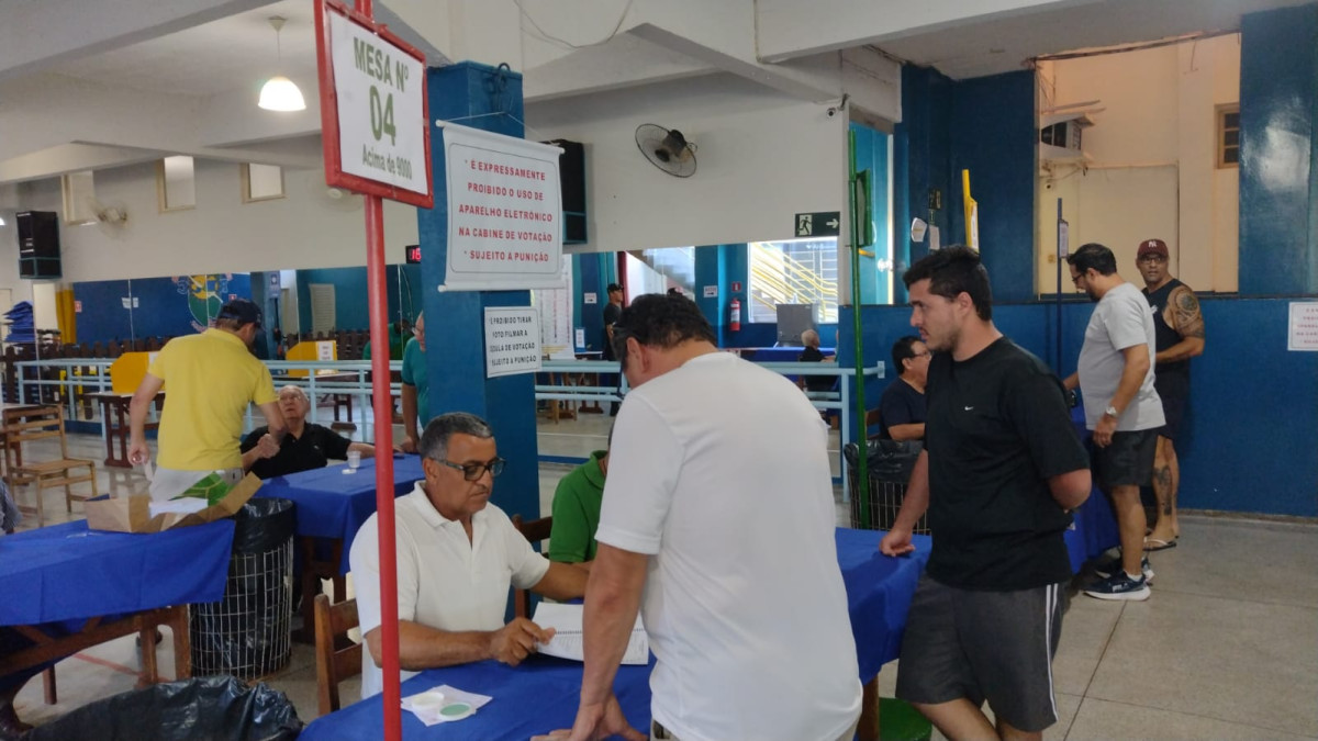 Estrutura montada na sede central para receber os sócios eleitores. (Jânio Munhoz)