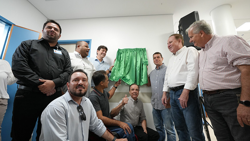 Vereadores presentes na inauguração: Gabriel Uchida, Raphael Silvério, Lupa, Fabrício Lemos, Ricardo Bodinho, Paulo Correia e Nestor Leonel, com Henrique Prata ()